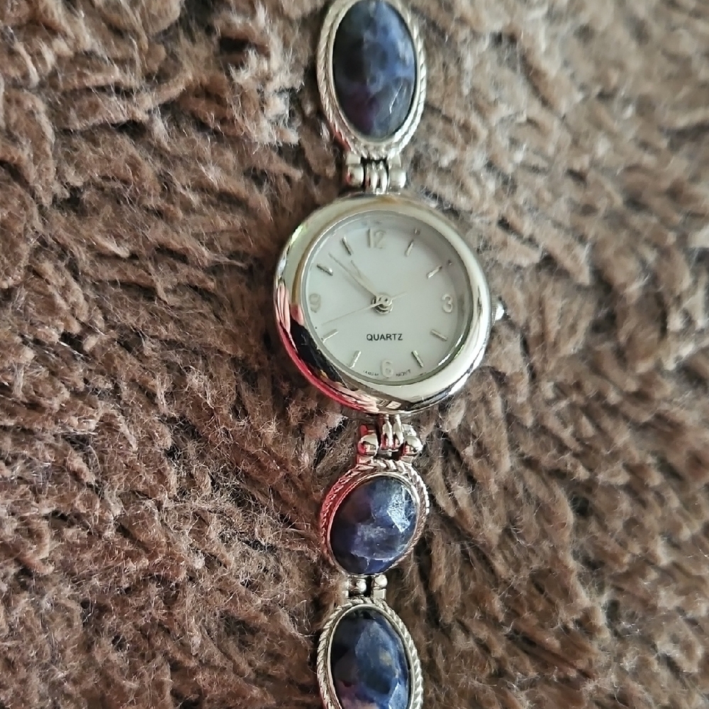 Elegant Silver Women's Quartz Watch